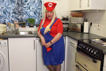 AuntieTrisha - Super Maria Bros HD Video