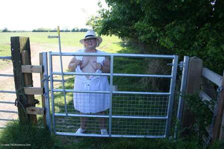 LexieCummings - Flashing In The Sunshine Pt1 Gallery